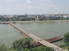 Pontonbrücke über die Donau in Novi Sad, Serbien