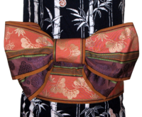 The back view of the chōchō musubi, which resembles a large bow tied at the top edge of the obi.