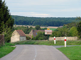 The road into the village of Chérence