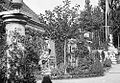 „Mein Gartengrundstück Ritzschkegrund, aufgenommen 1894“. Fotografiert von Donadini. Blick auf den Platz des späteren Atelierbaus, links das Ursprungsgebäude.