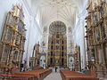 Kirchenschiff mit Schnitzaltären