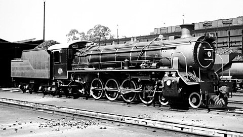 Class 19AR no. 693, reboilered with a domeless Watson Standard boiler from a first-batch Class 19D, Queenstown, 5 October 1969