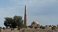 Qutlugh-Timur-Minarett und Sayyid-Ahmad-Mausoleum (dahinter das Tekisch-Mausoleum)