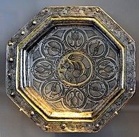"Simurgh platter", from Iran, Samanids dynasty. 9th-10th century. Islamic Art Museum (Museum für Islamische Kunst), Berlin