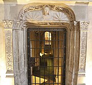 The south door of the crypt of the Saint-Sernin basilica was the first manifestation of Renaissance architecture in Toulouse in 1518.