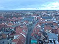 Blick vom Turm der St. Stephanikirche nach Norden, auf den Marktplatz mit Hennebrunnen und Rathaus