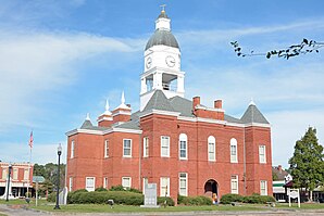 Berrien County Courthouse in Nashville (2015). Das Courthouse wurde im Jahr 1898 erbaut und ersetzte das erste, 40 Jahre zuvor erbaute Gerichts- und Verwaltungsgebäude des County. Im Dezember 1977 wurde es als erstes Objekt im County in das NRHP eingetragen.[1]