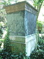 „Bergpredigt“ - Grabmal von Benno Elkan für Pfarrer Karl Evertsbusch
