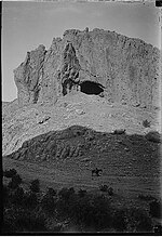 Blick zur Zuttiyeh-Höhle: um 1900 (links) und im Jahr 2021