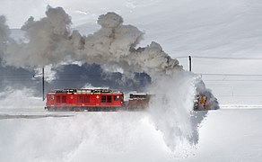 Rotary snowplow Xrotd 9213 with dual-mode Gem 4 / 802 4 in action