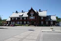 Vännäs railway station in July 2005