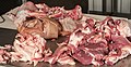Fleischabschnitte, Schwarte, Schlachtfett und Knochen vom Schwein