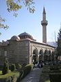 Die Bunte Moschee gehört zu den architektonisch herausragendsten Bauwerken aus osmanischer Ära
