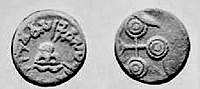 Coinage of Vashishthiputra Sri Pulumavi, with Prakrit legend in the Brahmi script (starting at 12 o'clock): 𑀭𑀜𑁄 𑀯𑀸𑀲𑀺𑀣𑀺𑀧𑀼𑀢(𑀲 𑀲𑀺𑀭𑀺 𑀧𑀼)𑀎𑀼𑀫𑀸𑀯𑀺𑀲 Raño Vāsiṭhiputa(sa Siri-Pu)ḷumāvisa "Of King Lord Pulumavi, son of Vasishthi".