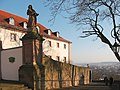 Profil des Gästehauses des Klosters Frauenberg und Blick auf Fulda