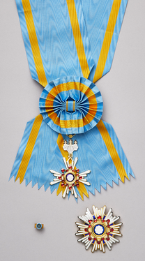 Grand Cordon of the Order of the Sacred Treasure (1st class)