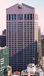 550 Madison Avenue, New York, with a top broken pediment, reminiscent of those found in Baroque and at highboys, by Philip Johnson, 1981-1984[180]