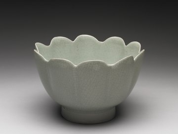 The Warming Bowl in the Shape of a Flower with Light Bluish-green Glaze, Ru ware, c. 1086 – c. 1106.