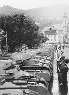 Soldaten und Panzer von Schmidts Division in Karlsbad 1938