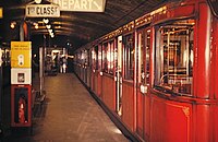 Paris: Historische Beschilderung der Halteposition der Wagen der 1. Klasse auf dem Bahnsteig