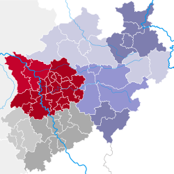 Map of the German state of North Rhine-Westphalia with the VRR area highlighted in red, corresponding to the cities and districts mentioned in the article text
