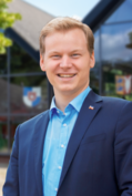 Patrick Pender, CDU-Landtagsabgeordnete für Wahlkreis 27 Norderstedt vor dem Feuerwehrmuseum Norderstedt