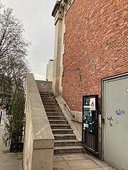 Entry staircase on the rue de Lyon.
