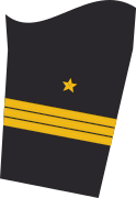 Ärmelabzeichen der Jacke (Dienstanzug) eines Korvettenkapitäns (Truppendienst)