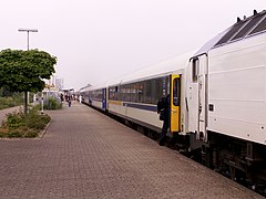 Zug der NOB mit ehemaligen FLEX-Wagen in Husum