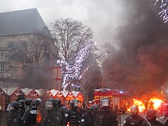 Brennende Straßenbarrikade auf dem Boulevard Saint-Germain, 5. Januar 2019