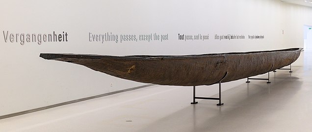 Long dugout canoe used by King Leopold III in the Congo and offered by the inhabitants of Ubundu. Installed in the entrance of the renovated museum.[16]