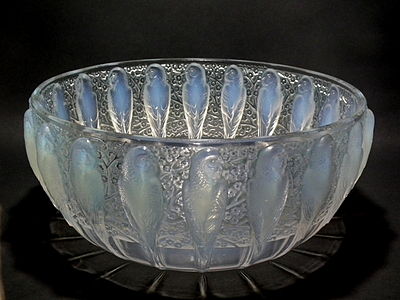 Perruches ("Parakeet") bowl of opalescent glass, by René Lalique