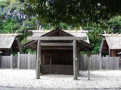 Teil des Tsukiyomi-no-miya, in dem Tsukiyomi verehrt wird, ein Bruder von Amaterasu und Herrscher über die nächtliche Welt