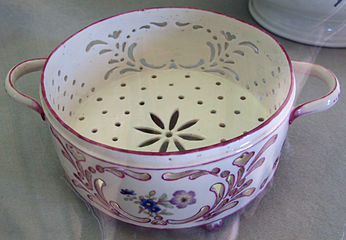 Chantilly perforated container