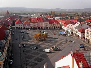 View of the Valdštejnovo Square from the Valdická Gate