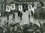 People giving the Roman salute to portraits of Francisco Franco at a demonstration in Salamanca (1937)