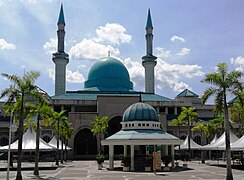Sultan Haji Ahmad Shah Mosque, Gombak Campus (outside view)