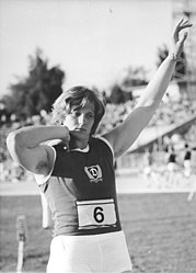 Die Olympiavierte Marianne Adam