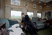 Präsident Ronald Reagan im Wahlkampfzug und im Salonwagen Ferdinand Magellan, 1984