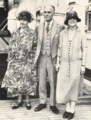 Dorothy Schurman Hawes, with her parents