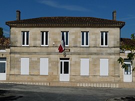The town hall in Teuillac