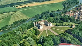 An aerial view of the chateau in Ray-sur-Saône