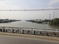 Khlong Sapphasamit a main watercourse of the district