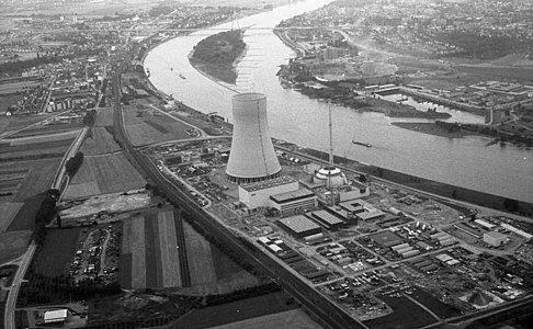 Luftbild des Kernkraftwerks im Jahr 1979 während der Bauzeit