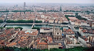 Lyon mit den Flüssen Saône (Vordergrund) und Rhone (Hintergrund)