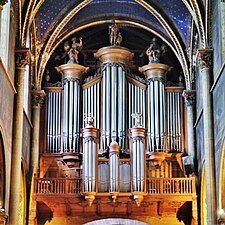 The main organ, with 17th-century sculpture on the towers