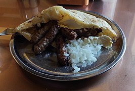 Bosnian ćevapi served with local pitta variety called "somun"