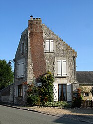 A house in Louâtre