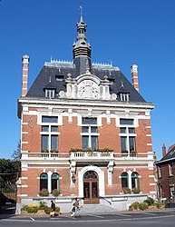 The town hall in Pérenchies