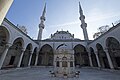 Yeni Valide Camii courtyard